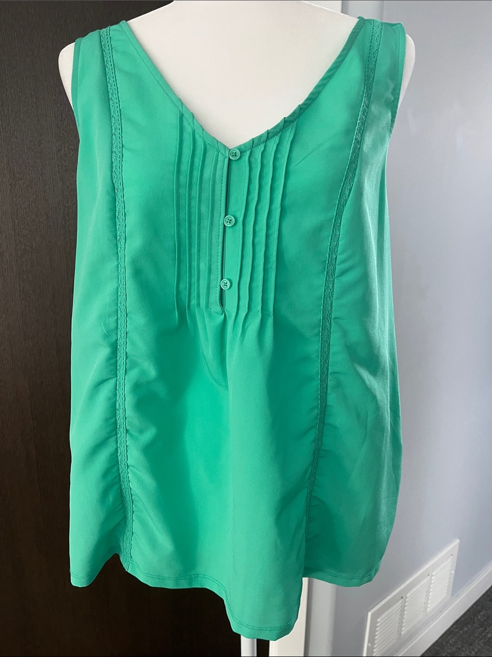 Merona Green Pleated V-Neck Sleeveless Tank - L